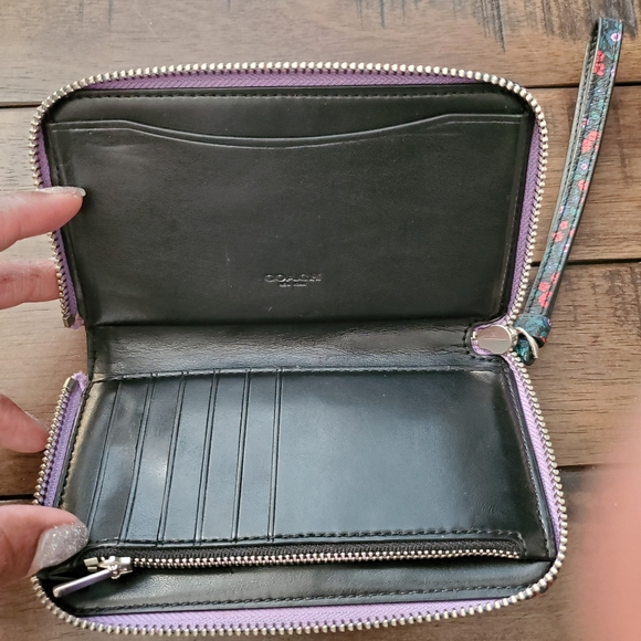 Coach wristlet/credit card holder - Picture 2 of 2